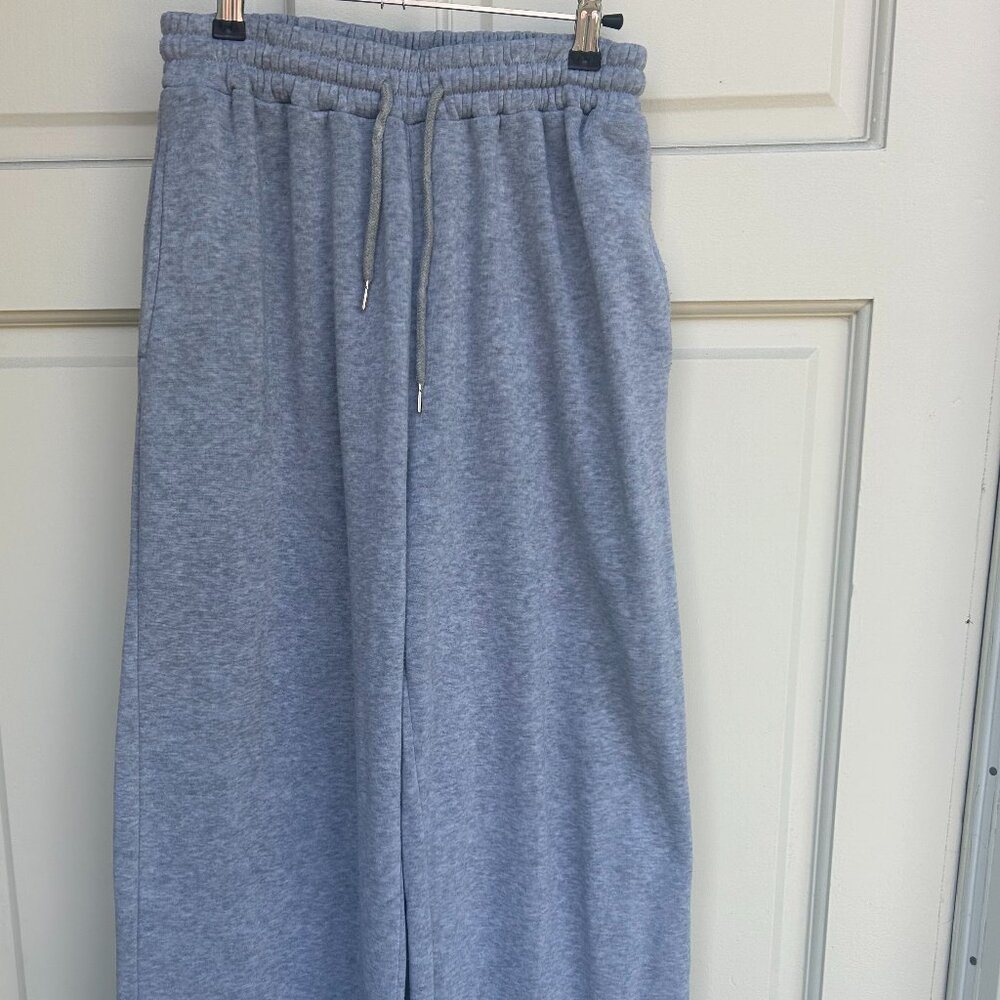 gray sweatpants